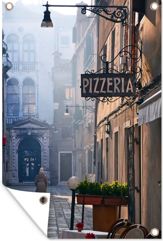 Tuinposter - Steeg in Venetië met een uithangbord voor een pizzeria