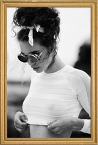JUNIQE - Poster met houten lijst All Eyes On Me -20x30 /Grijs & Wit