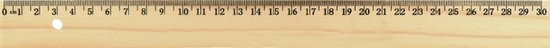 Houten liniaal van 30 cm met markeringen in centimeters en millimeters. Een gat zit aan het linker uiteinde.