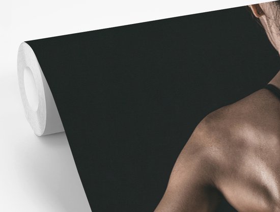Papier peint photo vinyle - Le dos et les épaules d'une femme qui pratique clairement le fitness largeur 390 cm x hauteur 260 cm - Tirage photo sur papier peint (disponible en 7 tailles)