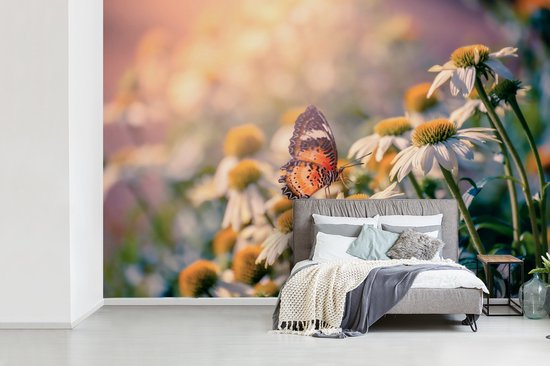 Papier peint Papier peint photo en vinyle - Papillon sur fleur de camomille largeur 450 cm x hauteur 300 cm - Tirage photo sur papier peint (disponible en 7 tailles)
