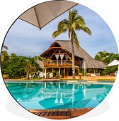 WallCircle - Wandcirkel - Muurcirkel - Tropische villa met groot zwembad - Aluminium - Dibond - ⌀ 120 cm - Binnen en Buiten XXL