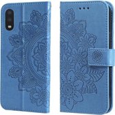 Voor Samsung Galaxy A02 7-bloemblaadje Bloemen Embossing Patroon Horizontale Flip PU Lederen Case met Houder & Kaartsleuven & Portemonnee & Fotolijst (Blauw)