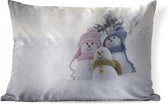 Sierkussens - Kussen - Een familie van kerstpoppen op het besneeuwde landschap - 60x40 cm - Kussen van katoen