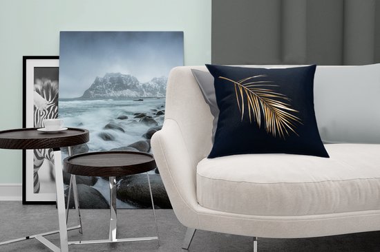 Sierkussen Feuilles dorées carrées pour l'intérieur - Feuille d' or avec des lames sur fond noir - 40x40 cm - Coussin intérieur carré en coton