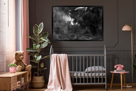 Photo dans le cadre - Cadre photo lion rugissant noir sans passe-partout 120x80 cm - Affiche sous cadre (Décoration murale salon / chambre)