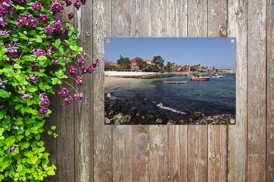 Tuinposter 60x40 cm - Tuindecoratie De kust van het Afrikaanse Gorée eiland in Senegal - Poster voor in de tuin - Buiten decoratie - Schutting tuinschilderij - Tuindoek muurdecoratie - Wanddecoratie balkondoek