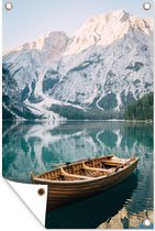 Barque en bois dans le Lago di Braies en Italie affiche de jardin 120x180 cm - Toile de jardin / Toile d'extérieur / Peintures d'extérieur (décoration de jardin) XXL / Groot format!