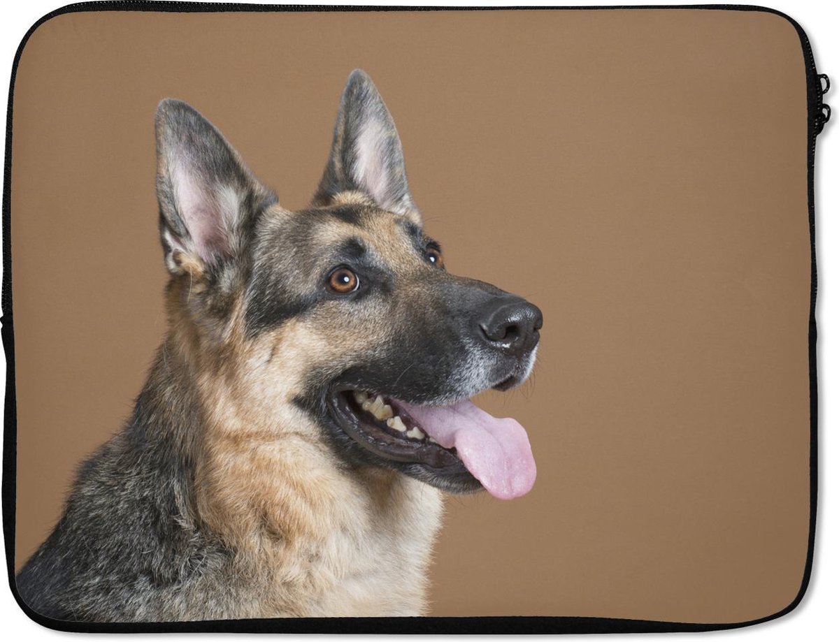 Laptophoes 15.6 inch - Portret van een Duitse Herder - Laptop sleeve - Binnenmaat 37x26 cm - Zwarte achterkant
