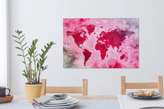 Wereldkaart avec peinture rose vif sur fond avec journal 90x60 cm