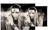 Vrouw met hoofdoek in zwart wit,  - Foto op Textielposter - 120 x 90 cm
