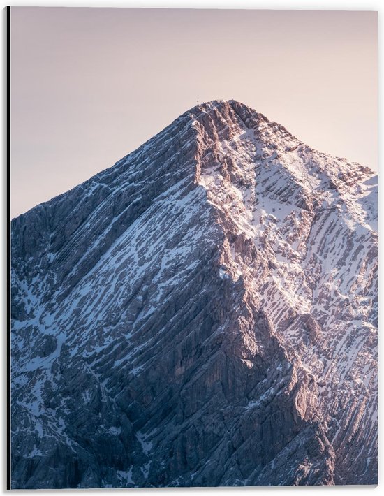 Dibond - Laagje Sneeuw op Bruine Berg - 30x40cm Foto op Aluminium (Met Ophangsysteem)