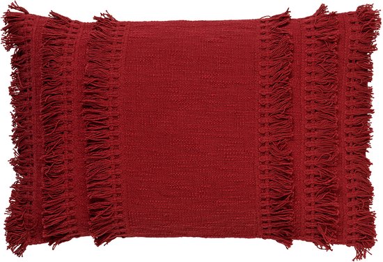 Coussin décoratif rouge de 40x60 cm avec texture et franges sur les petits côtés.