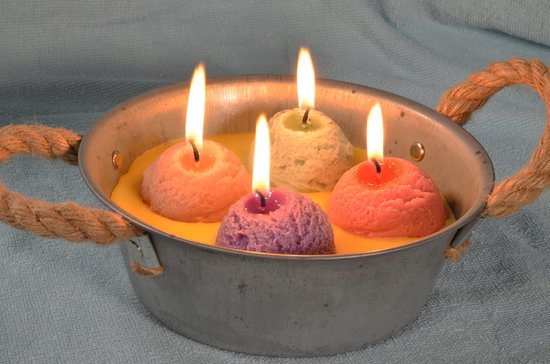 Mega bougie XXL avec 4 boules de glace, fabriquée par Candles by Milanne des Nederland
