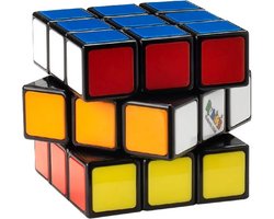 foto van Rubik's Cube - 3x3-kubus voor het oplossen van kleurrijke uitdagingen
