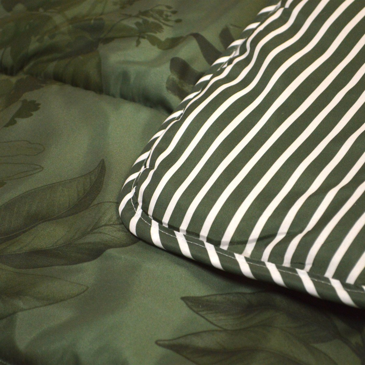 Decoware dekbed zonder overtrek Green Woods - 200x200 cm