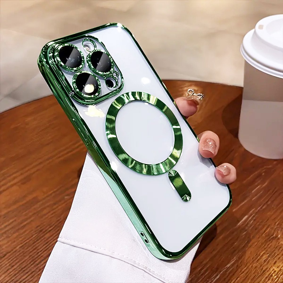 Luxe MagSafe Hoesje voor iPhone 16 – Siliconen met Camera Bescherming en Hoogglans Design - Groen