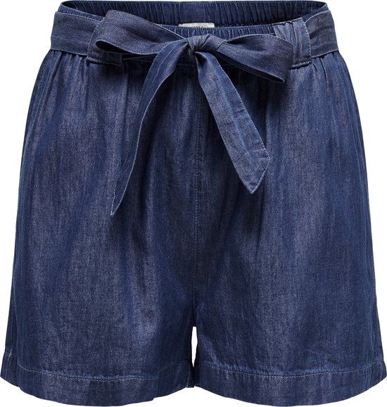 Short en jean bleu foncé avec ceinture à nouer et ceinture élastique.