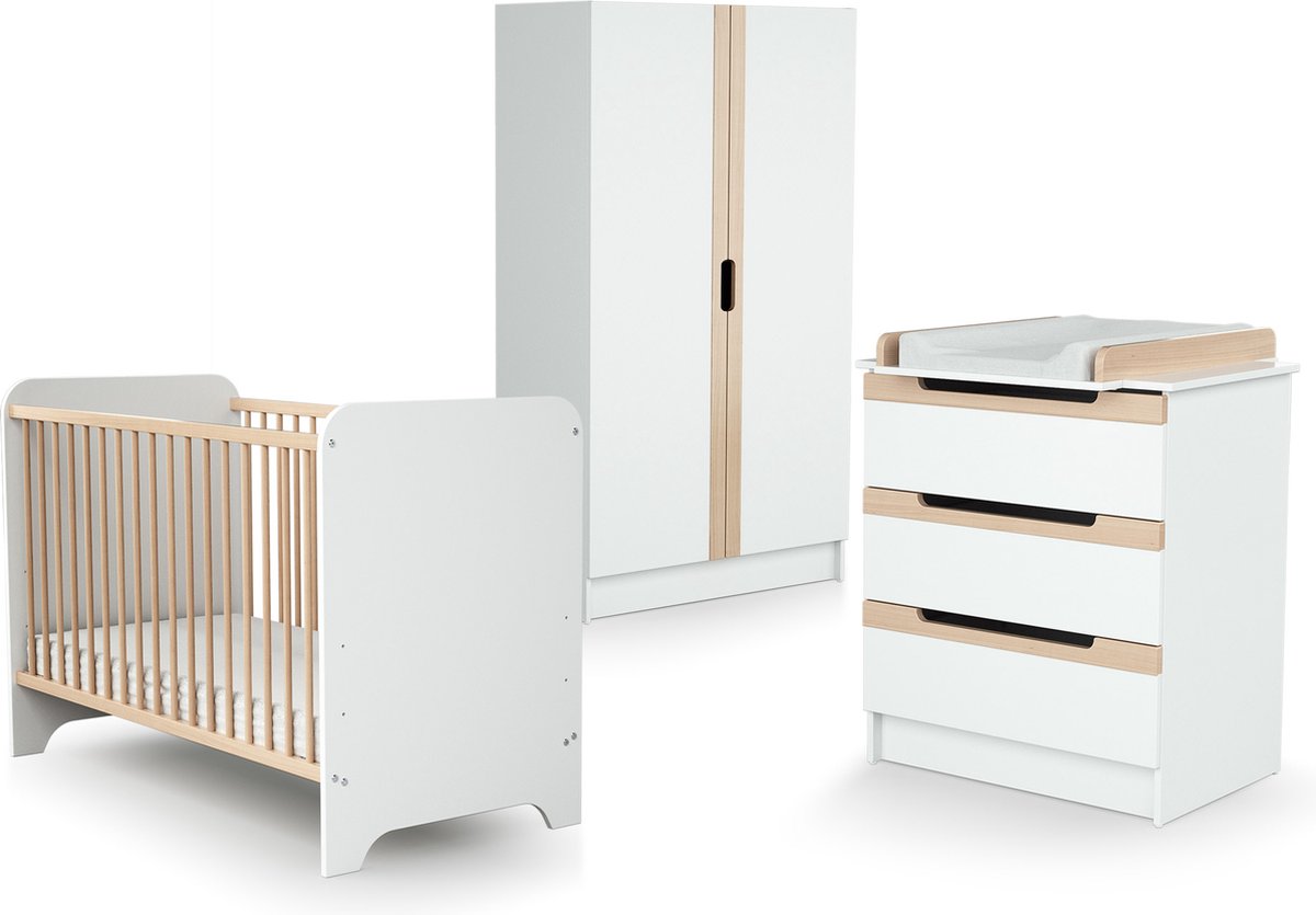AT4 - Babyslaapkamer met bed, luiertafel en kledingkast CARROUSEL in hout Wit en Beuken