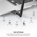 Een EDUP wifi-adapter is aangesloten op een laptop. Iconen tonen connectiviteit met Tablet, Game Controller, Laptop, AI Speaker, Smartphone, Smart Light.