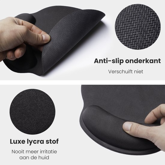 Close-up van een zwarte muismat met polssteun. Bovenkant: de anti-slip onderkant. Onderkant: luxe lycra stof. Tekst: Anti-slip onderkant. Verschuiift niet. Luxe lycra stof. Nooit meer irritatie aan de huid.