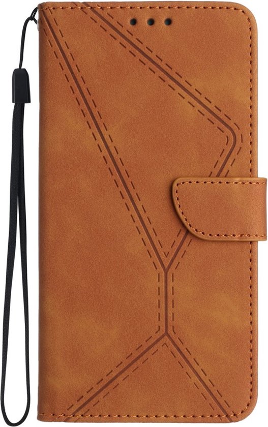 Bruin telefoonhoesje met stikseldetails en een polsband. Gesloten.