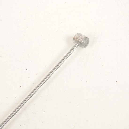 Zilverkleurige koppelingskabel met een ronde metalen kop.