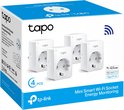 Doos met vier witte Tapo P110 slimme stekkers met energiebewaking. "4 PCS" is zichtbaar.