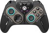 Zwarte Xbox controller met grijze, bruine en blauwe accenten, inclusief de lichtgevende ringen.