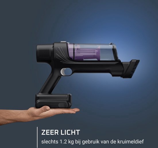 Handzame kruimeldief, zwart met transparante stofcontainer, in een hand gehouden.