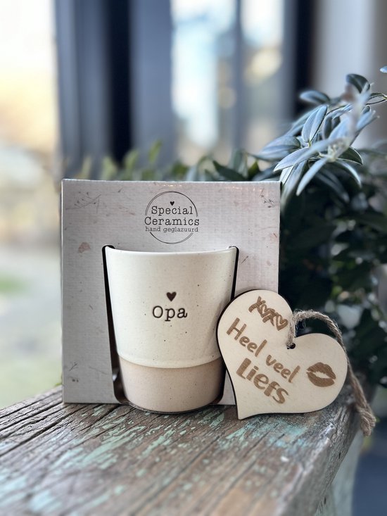 Creaties van Hier - Mok met houten hartje - Beker - Opa - Keramiek - Ceramics - 9 x 8 cm