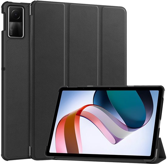 Étui tablette noir pliable avec tablette insérée, montré avec découpe caméra et écran.