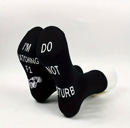 Dekzked Grappige F1 Fans Cadeau Sokken, Do Not Disturb Ik Kijk F1 Sokken Heren Verjaardagscadeau voor F1 Liefhebber Nieuwigheid Racing Auto Fans Cadeaus, Zwart-grijs, One size