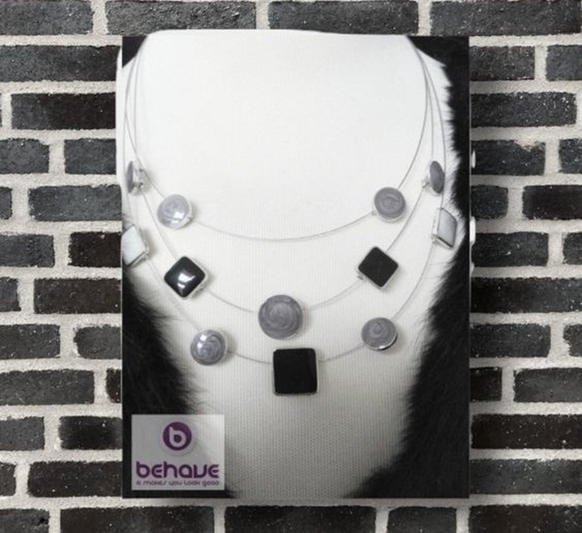 Fashion Jewelry - Behave® - Emaille elementen 3 rij ketting - Wit, Grijs en Zwart ornamenten - volwassenen jeugd - dames meisjes - casual - feest