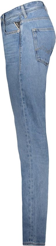 Vue de côté d'un jean Replay bleu clair pour homme avec une fermeture boutonnée.