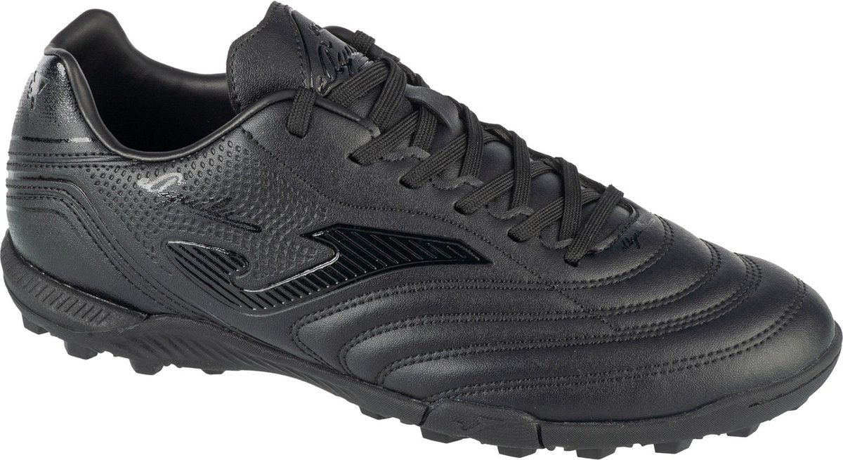 Zwarte Joma Aguila Tf voetbalschoenen, maat EU 43 1/2, geschikt voor stevige ondergrond, met klassieke uitstraling.