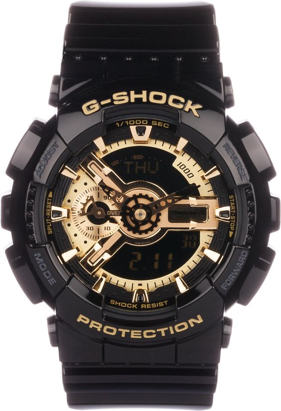 Zwart G-Shock horloge met gouden wijzerplaat en digitale tijdweergave, op witte achtergrond.