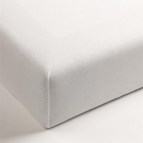 Witte jersey hoeslaken met elastiek aan de hoeken.