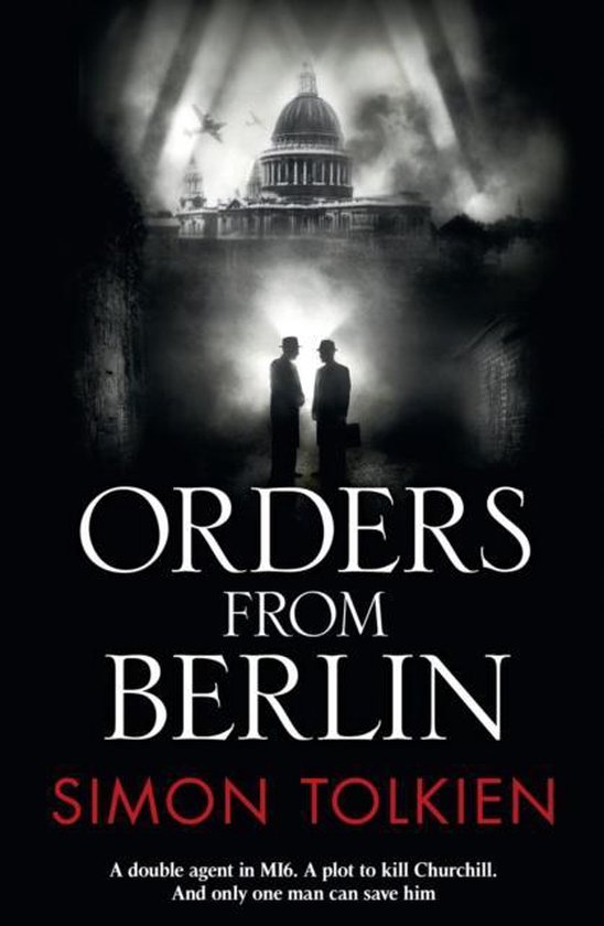 Boekomslag van 'Orders from Berlin' met twee silhouetten op een straat, met het Capitool en een vliegtuig op de achtergrond.