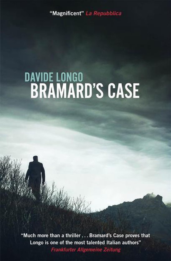 Boek 'Bramard's Case' van Davide Longo met op de cover een man lopend op een heuvel onder een dramatische lucht.