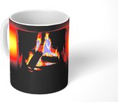 Mok - Open haard in een donkere kamer - 350 ML - Beker