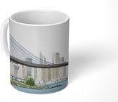 Mok - Een kleurrijke tekening van de Noord-Amerikaanse Brooklyn Bridge - 350 ML - Beker