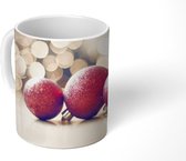 Mok - Koffiemok - Drie rode kerstballen en kerstverlichting - Mokken - 350 ML - Beker - Koffiemokken - Theemok