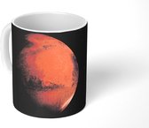 Mok - De rode planeet Mars in een donkere omgeving - 350 ML - Beker
