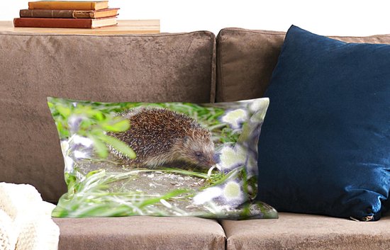 Sierkussen Hérisson pour l'intérieur - Hérisson derrière les fleurs - 50x30 cm - Coussin intérieur rectangulaire en coton