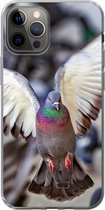 Coque de téléphone compatible avec iPhone 13 Pro - Gros plan d'un pigeon volant - Coque de téléphone en Siliconen