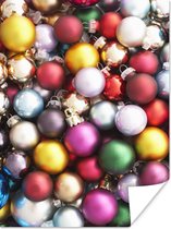 Un tas de boules de Noël avec différentes couleurs affiche 120x160 cm - Tirage photo sur Poster (décoration murale salon / chambre) XXL / Groot format!