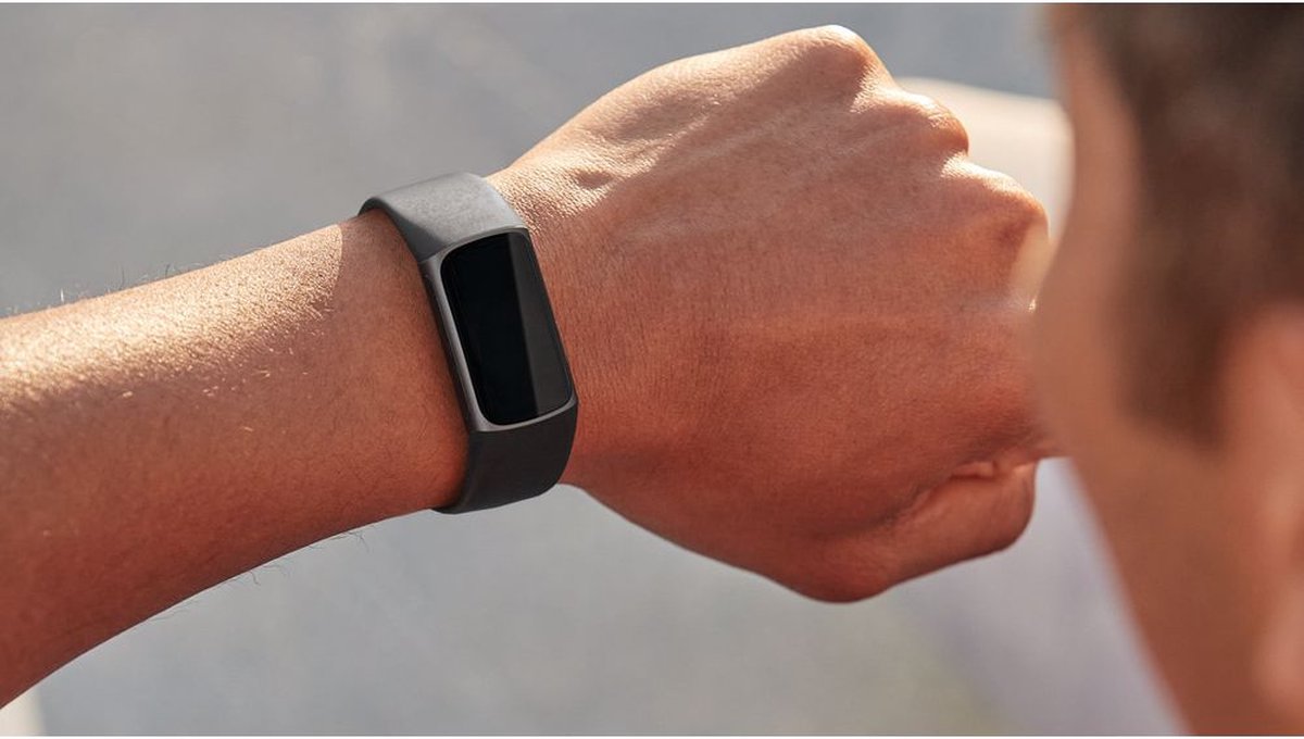 Fitbit Charge 5 - Activity Tracker - horloge met stappenteller - Zwart |  bol.com