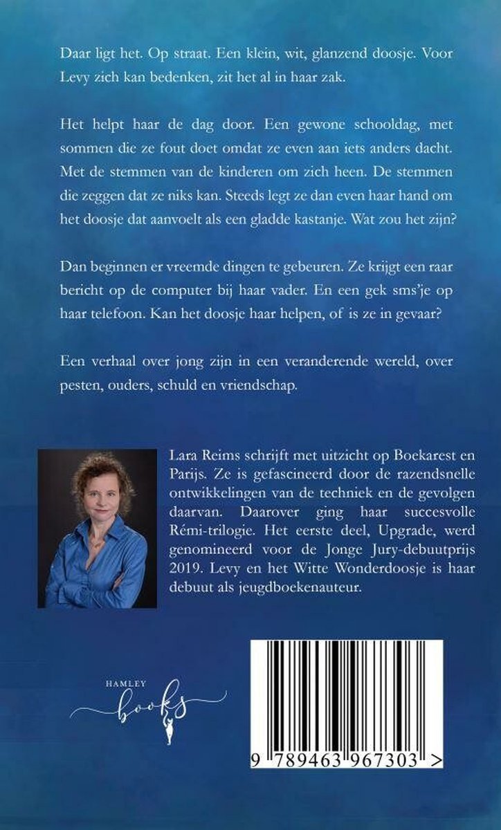 Achterzijde van 'Levy en het Witte Wonderdoosje' met foto van auteur Lara Reims en barcode.