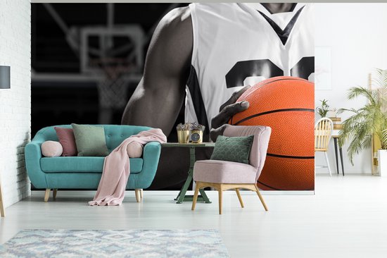 Fond d' écran - Papier peint photo - Zwart et blanc joueur de basket avec un basket - ball orange - Largeur 360 cm x hauteur 240 cm